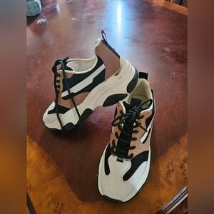 Steve Madden Stylish Women's Sneakers in Black and Brown